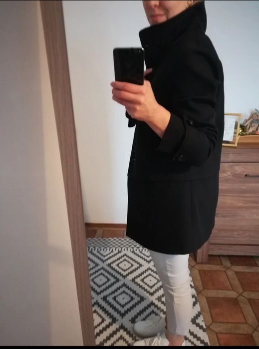 Krótki płaszcz czarny w literę A ,rozm M , 38 że stójką