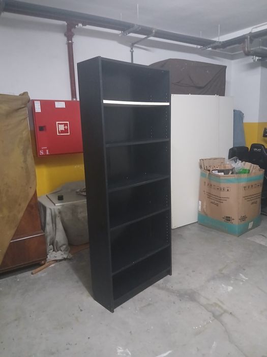 Estante preta alta Ikea
