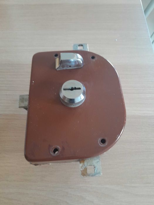 Fechadura de quatro trancas