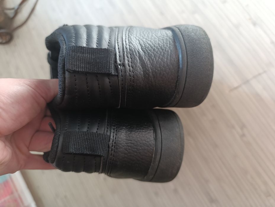 Високі кросівки р.38