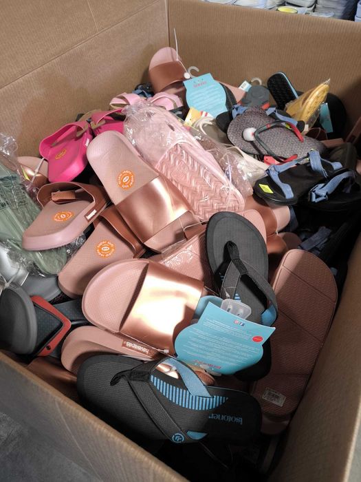 LOTE MISTO DE ROUPA, CALÇADO E ACESSÓRIOS