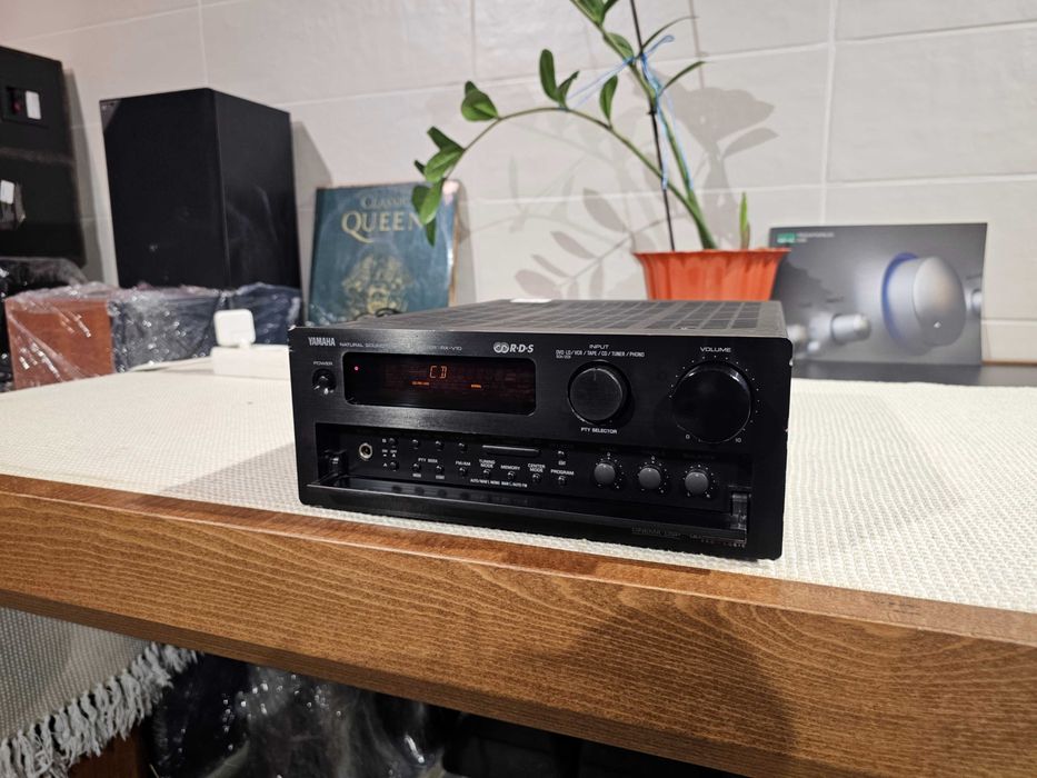 HI-FI ресивер Yamaha RX-V10