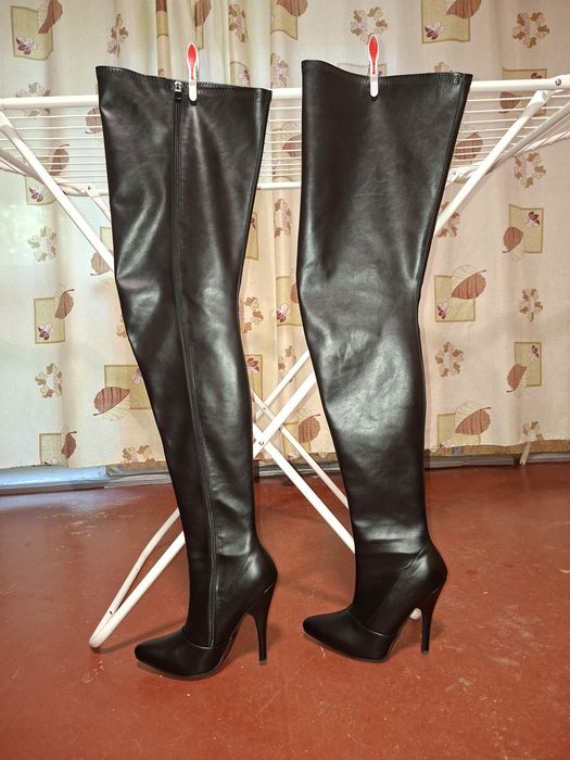 Продам женские кожание Ботфорти 43 р