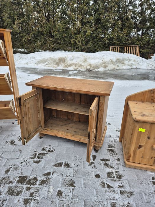 Stara drewniana szafka