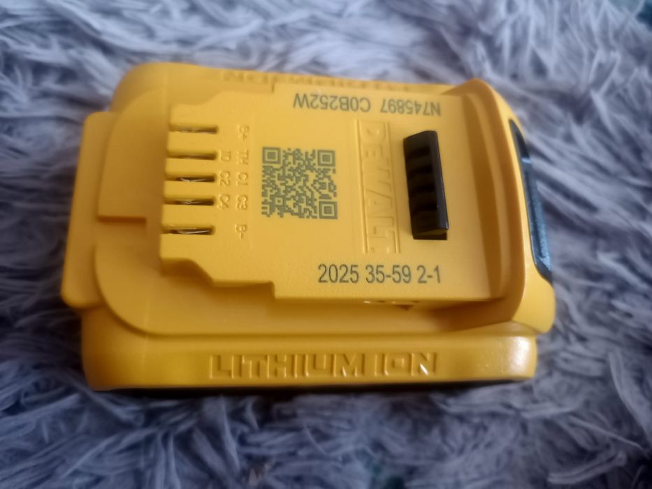NOWA oryginalna bateria 18v5ah  DeWalt DCB184