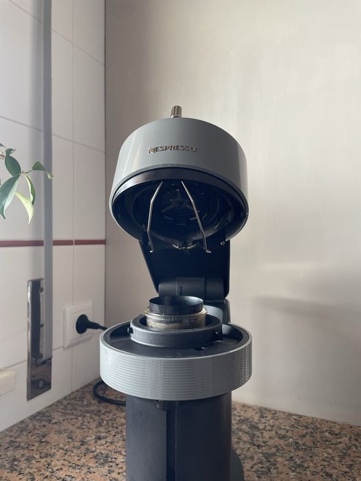 Máquina Nespresso Vertuo Next cinzenta