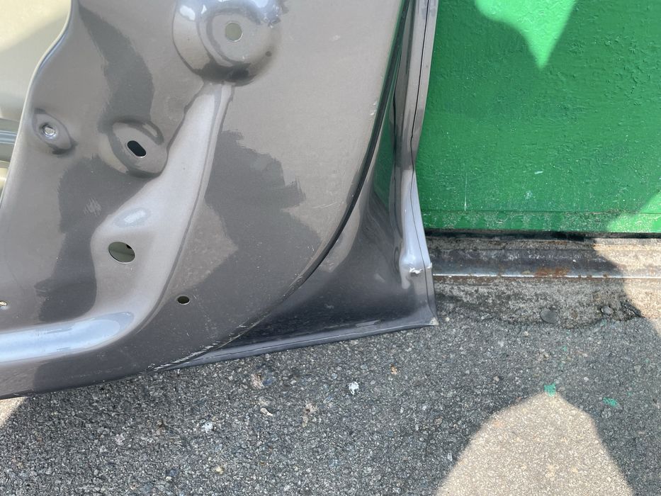 Двері праві тесла вай Tesla y my