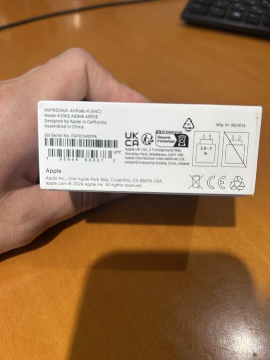 Оригінальні навушники Apple AirPods 4
