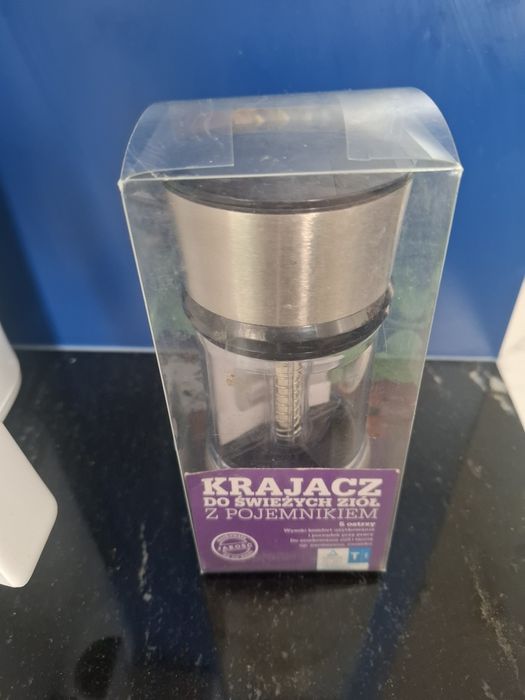 Krajacz do świeżych ziół z pojemnikiem