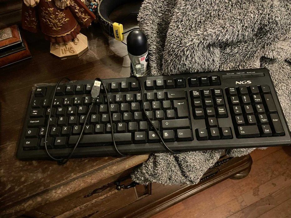 teclado NGS novo preto gaming