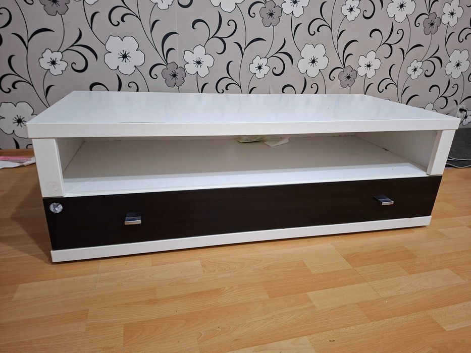 Szafka RTV. Sprzedam używaną szafkę RTV.