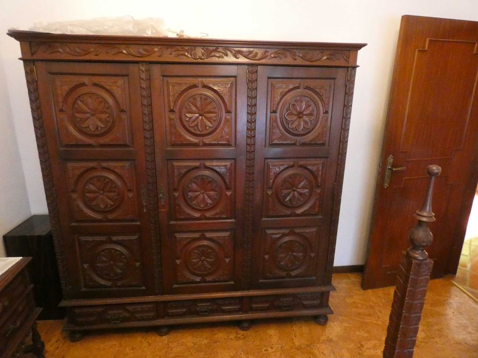 Quarto de casal completo + cadeiras + espelho