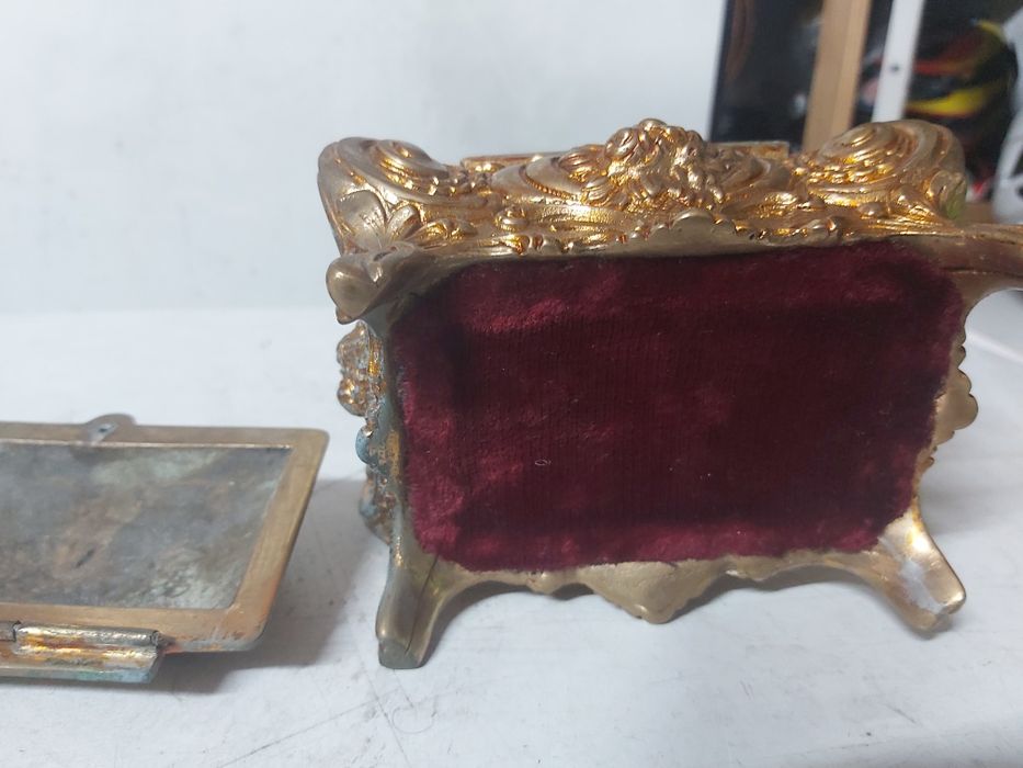 Antigo guarda jóias em ferro