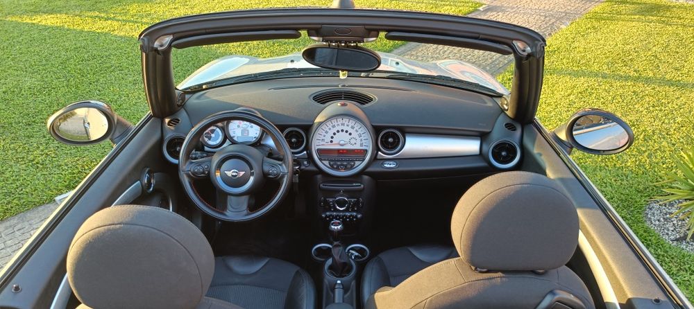 Carro icónico descapotável desportivo