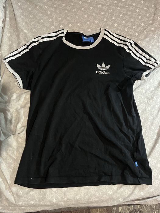 черная футболка adidas