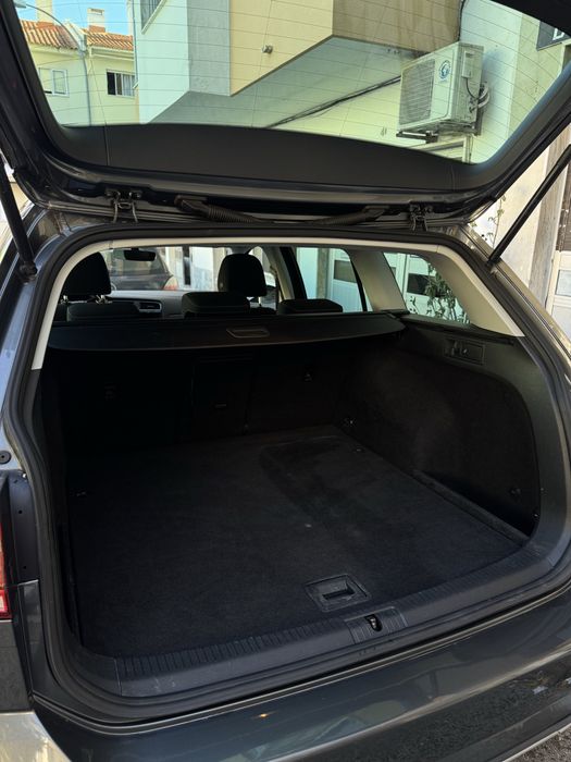 Aluguer de carro / VW GOLF SW