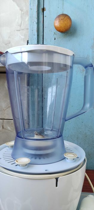 Продам кухонный комбайн Philips hr 7625