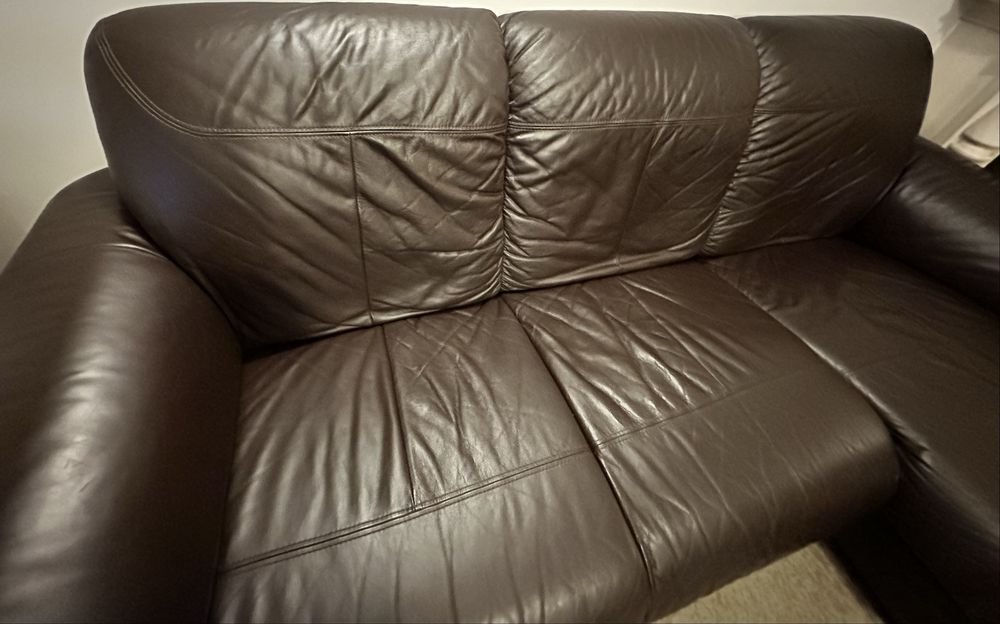 Sofá KIVIK 3 lugares com chaise longue em pele