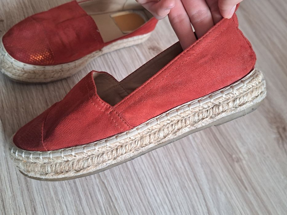Czerwone espadryle