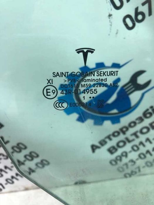 Скло дверей перед прав Стекло двери передней правой Tesla Model 3 подв