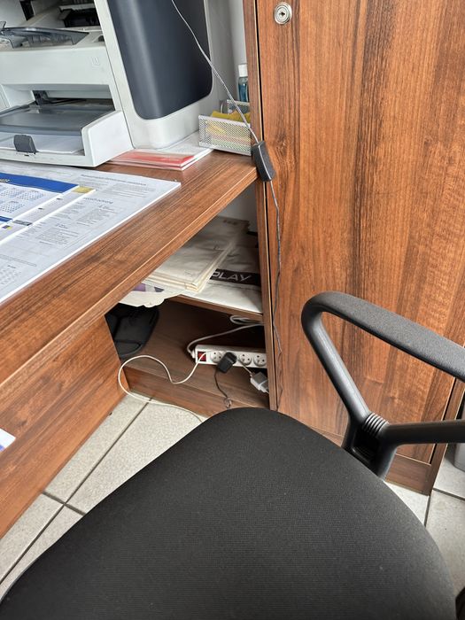 Meble biurowe z biurkiem