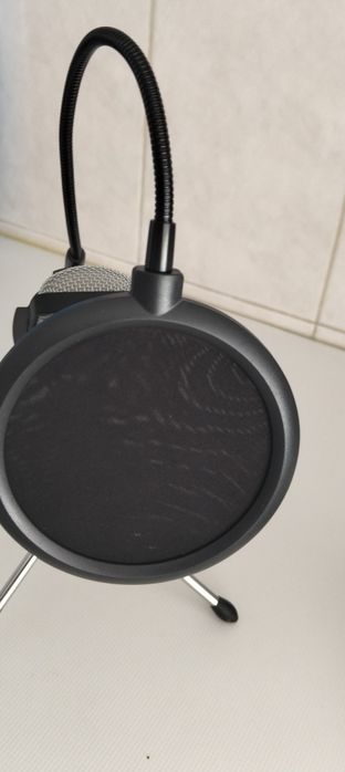 Dois microfones como novos