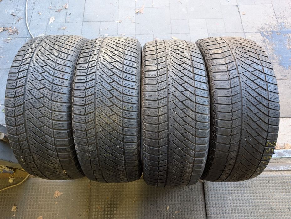 Зимняя резина 255/55 R18 Continental icecontact