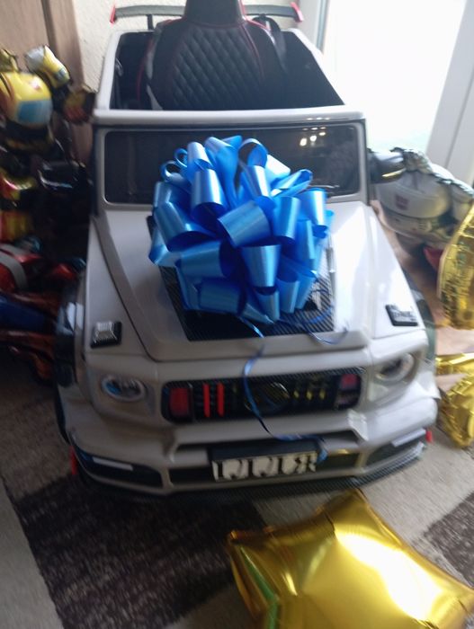 Подарунковий бант-прикраса.