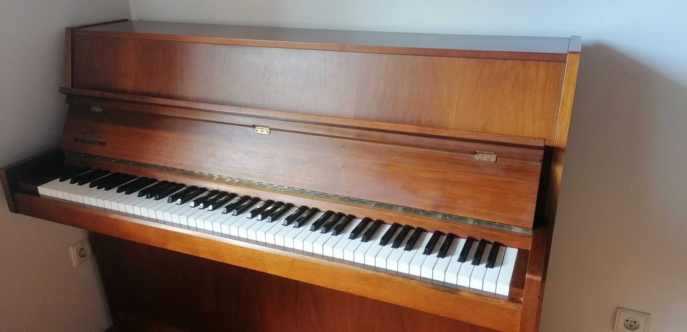 Pianino akustyczne Nordiska Futura PIANO stan bardzo dobry