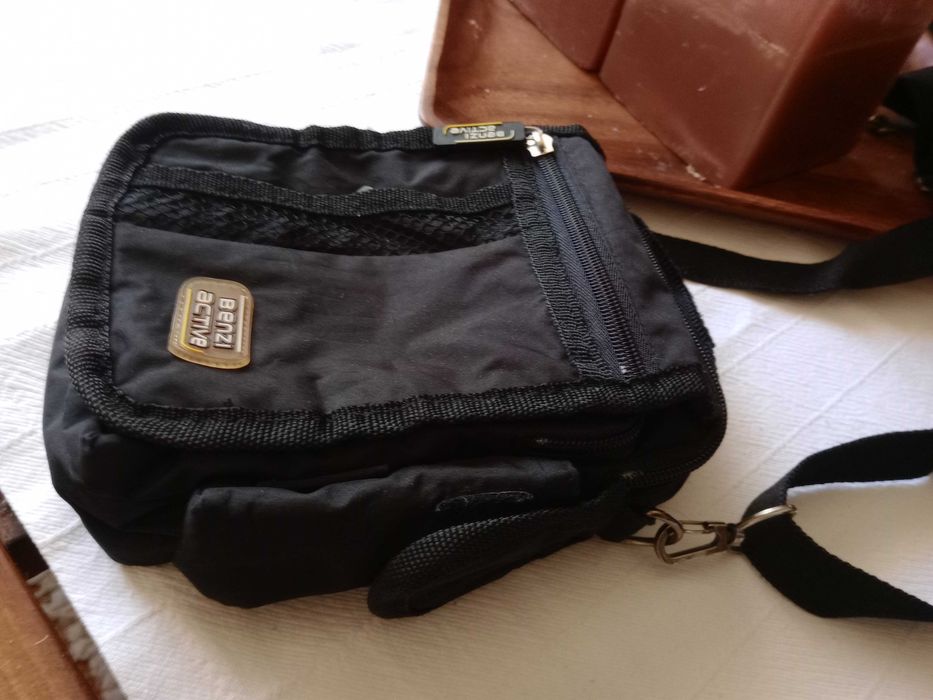 Bolsa mão tiracolo ou cinta, 7 compartimentos Marca Benzi Active