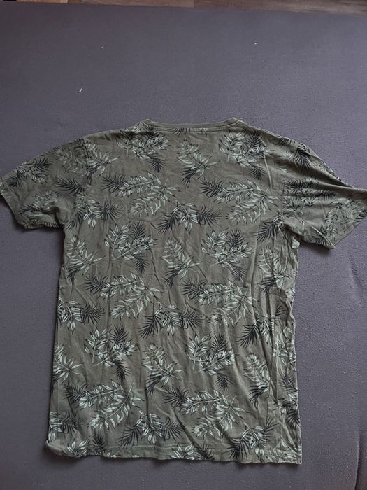 Męski T-shirt w liście (Oliwkowy / Khaki)