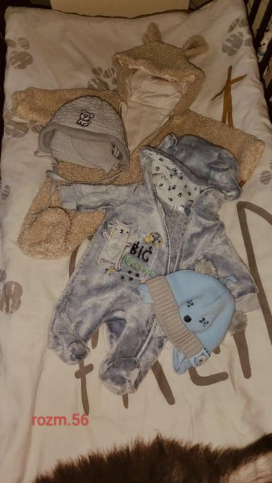 Kombinezony plus czapeczki