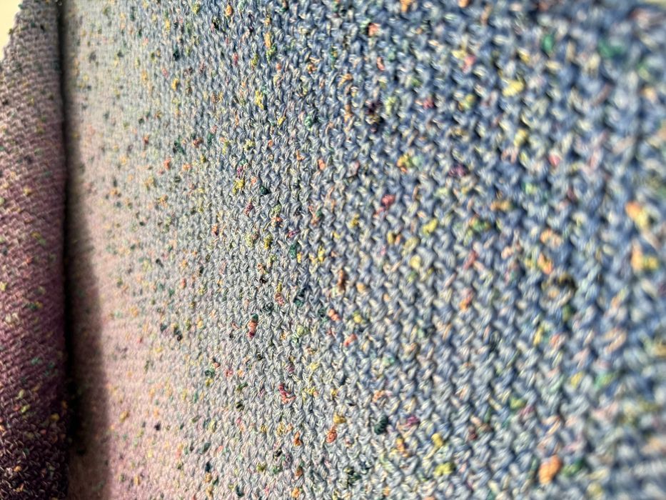 Chusta ombre na szydełku z pastelowymi nopkami - klasyk