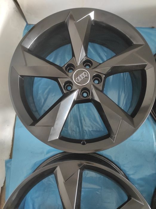 396 Felgi aluminiowe ORYGINAŁ AUDI R 19 5x112 otwór 57,1 mm  CZARNE