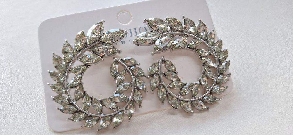 Сережки у вигляді квітів. Кольорові сережки-квіти. Весільні аксесуари