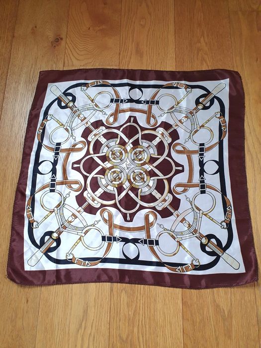 Kołnierzyk apaszki  okulary przeciwsłoneczne paski