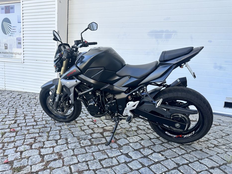 Suzuki GSR 750 … som brutal