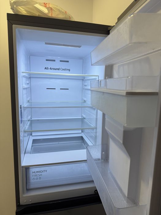 Frigorífico Samsung com freezer all around cooling frost free com dispenser de água easy access