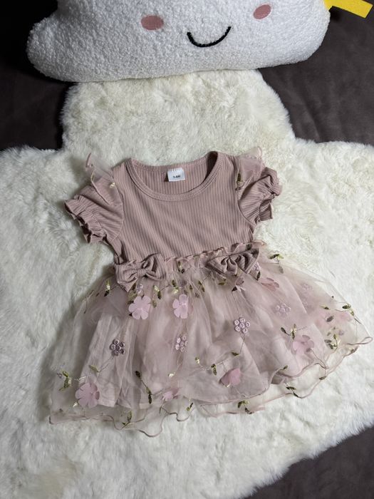 Гарна ошатна сукня на 3-6 місяців