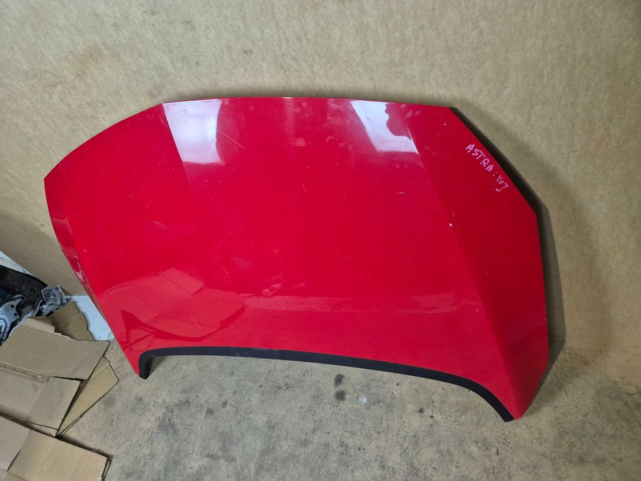 Opel Astra IVJ maska pokrywa silnika.