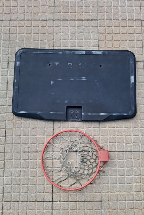 Tabela e cesto de basquetebol