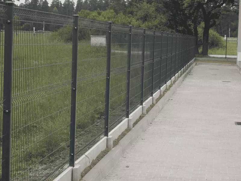 Panele ogrodzeniowe 3D, słupki, podmurówka, akcesoria