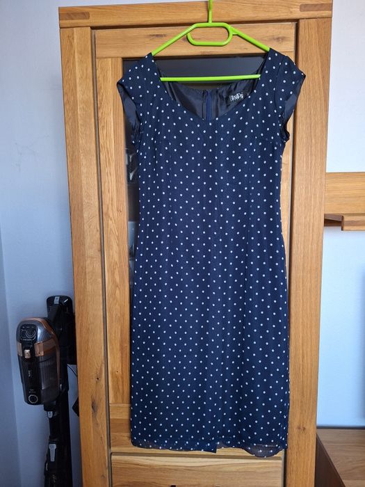 Elegancka sukienka w groszki roz38