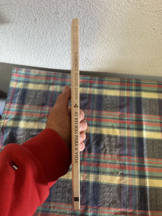 VENDO LIVRO MOVO NUNCA USADO