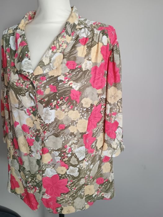 Bluzka w kwiaty roz 48-50