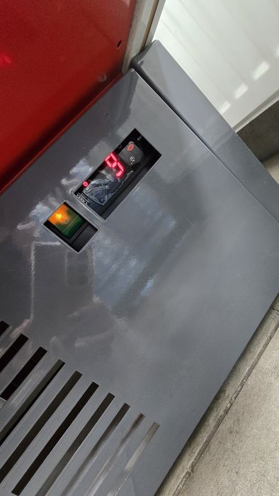 Холодильна вітрина. Срочно