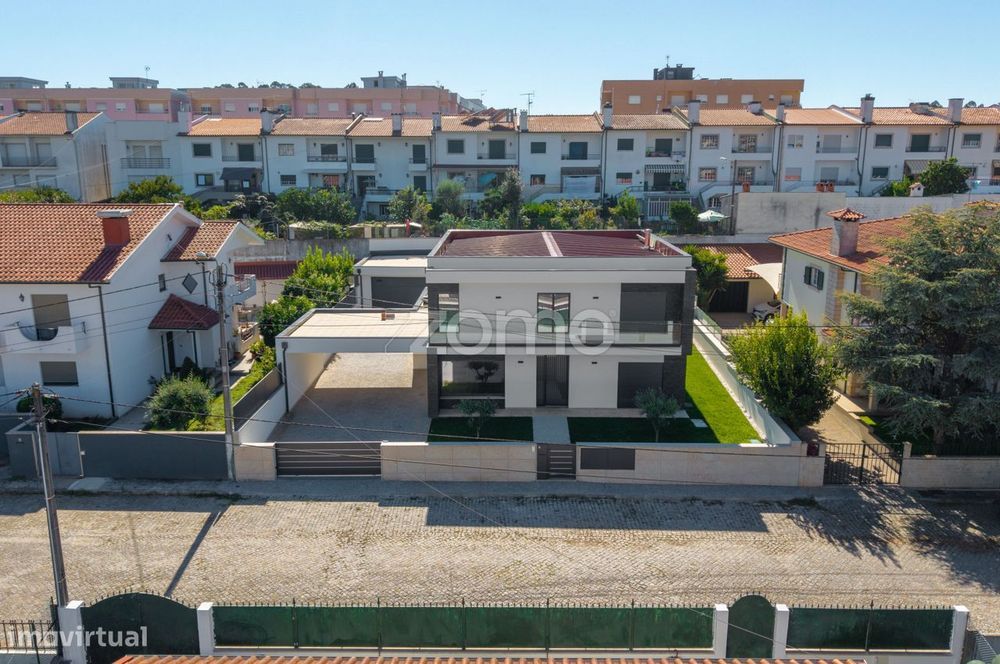 Moradia individual T4 em Ferreiros, Braga
