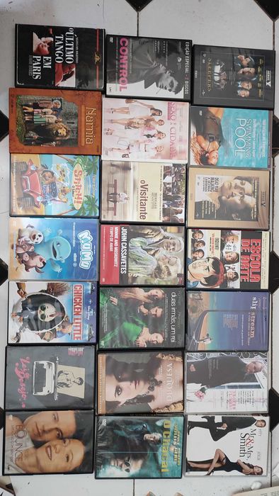 Lote 75 DVDs Filmes e Séries