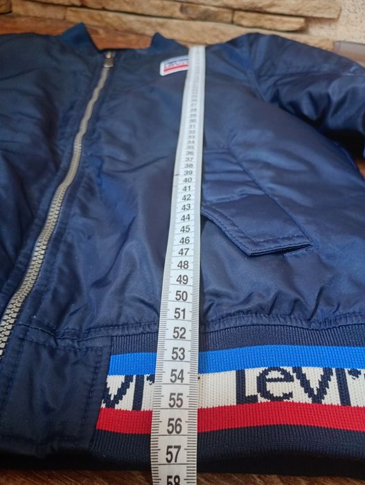 Стильний демісезонний бомбер levi's, розмір 12а / 152 см
