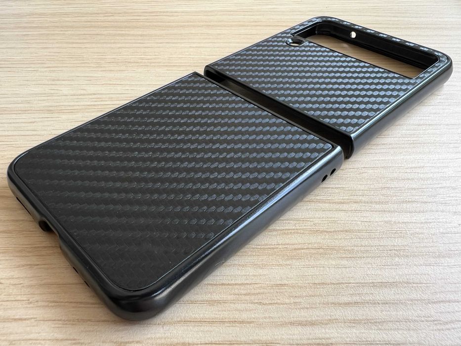 Samsung Galaxy Flip 4 чохол чорний Carbon розкладний матовий пластик